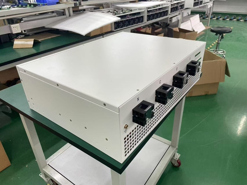 เครื่องกำเนิดไฟฟ้า VAR แบบคงที่และตัวเก็บประจุอัจฉริยะทำงานร่วมกันเพื่อให้ได้ค่าชดเชยความแม่นยำระดับมิลลิวินาทีได้อย่างไร
