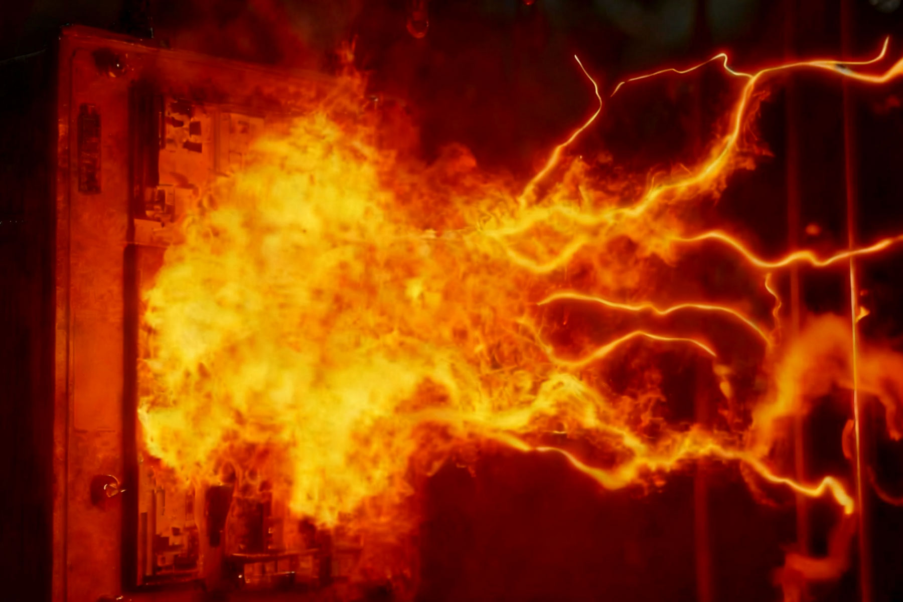 อะไรคือความเสี่ยงของ Arc Flash ที่เกี่ยวข้องกับการเปลี่ยนธนาคารตัวเก็บประจุ และจะบรรเทาผลกระทบได้อย่างไร?