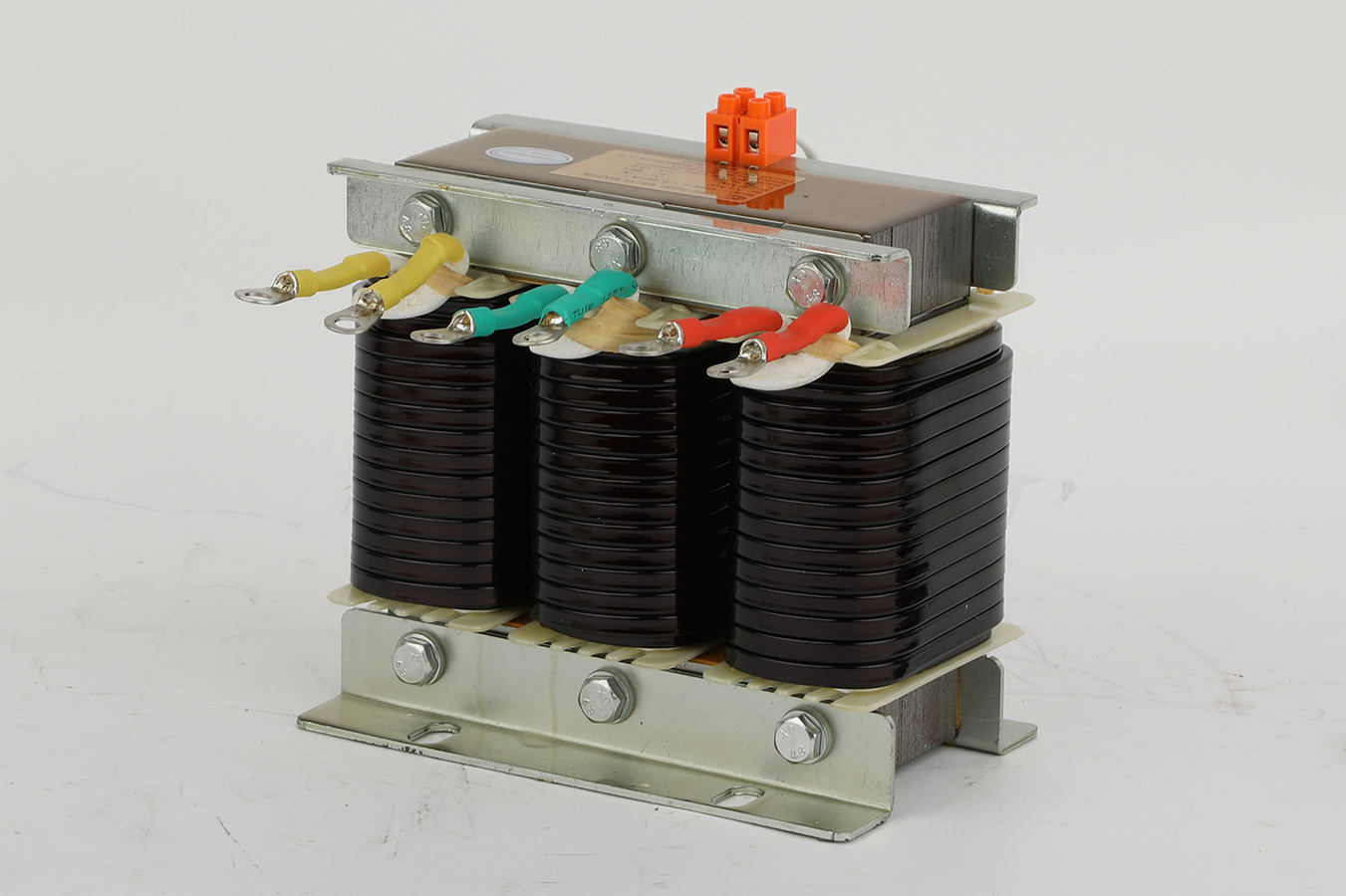 เราจะปรับขนาดเครื่องปฏิกรณ์ Detuning อย่างเหมาะสมเพื่อให้แน่ใจว่ามีการป้องกันตัวเก็บประจุโดยไม่กระทบต่อความสามารถในการชดเชยได้อย่างไร